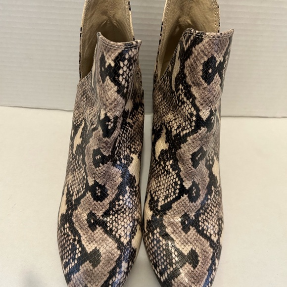 Steve Madden Snakeskin Pattern Ankle Booties size 10 M women. Block Heel. OBO - Picture 6 of 14